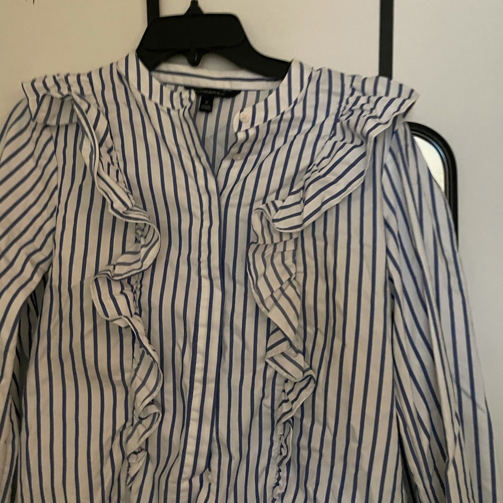 Ruffled front structures button down - Picture 2 of 3